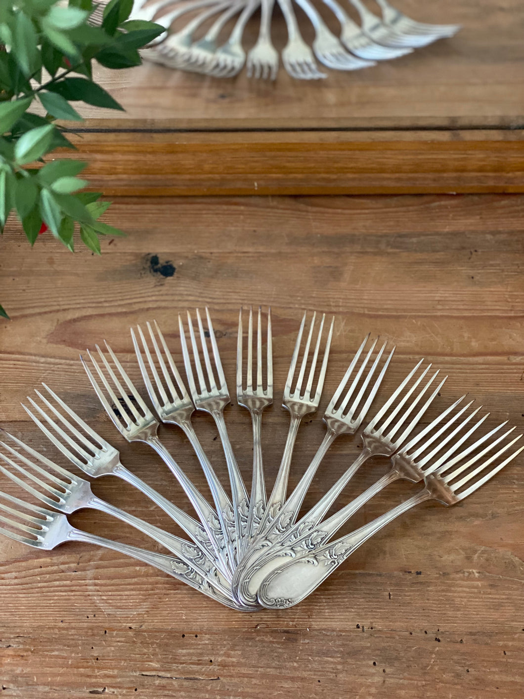 12 fourchettes en métal argenté vintage